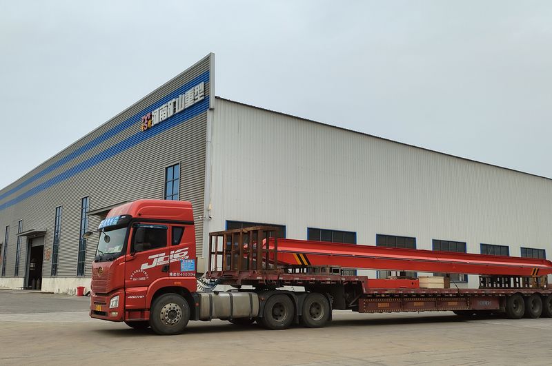 電動(dòng)單梁起重機(jī)3臺(tái) LD5t—16.8m LD3t—16.5m /2臺(tái) 制作完成，發(fā)往江西南昌交付客戶使用。